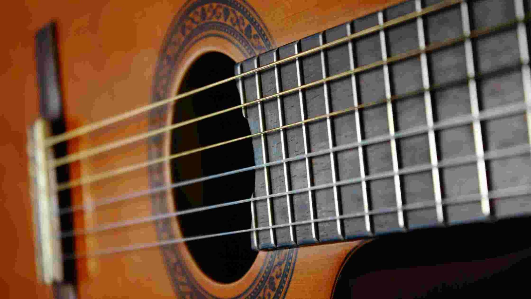 Как настроить гитару тюнером. Как настроить 6 струнную гитару схема. Настройка 6 струнной акустической гитары. Схема настройки гитары. Настроить гитару шестиструнную.