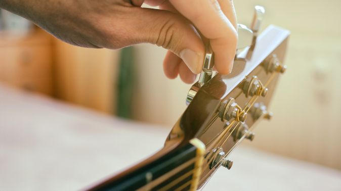 Guitarist tuning guitar to ‘Half Nashville’ Tuning for Baritone Guitar – Pat Metheny Style